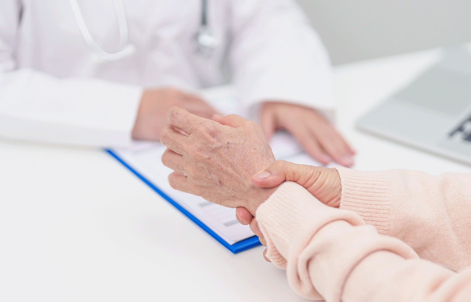 hurt-wrist-osteoporosis